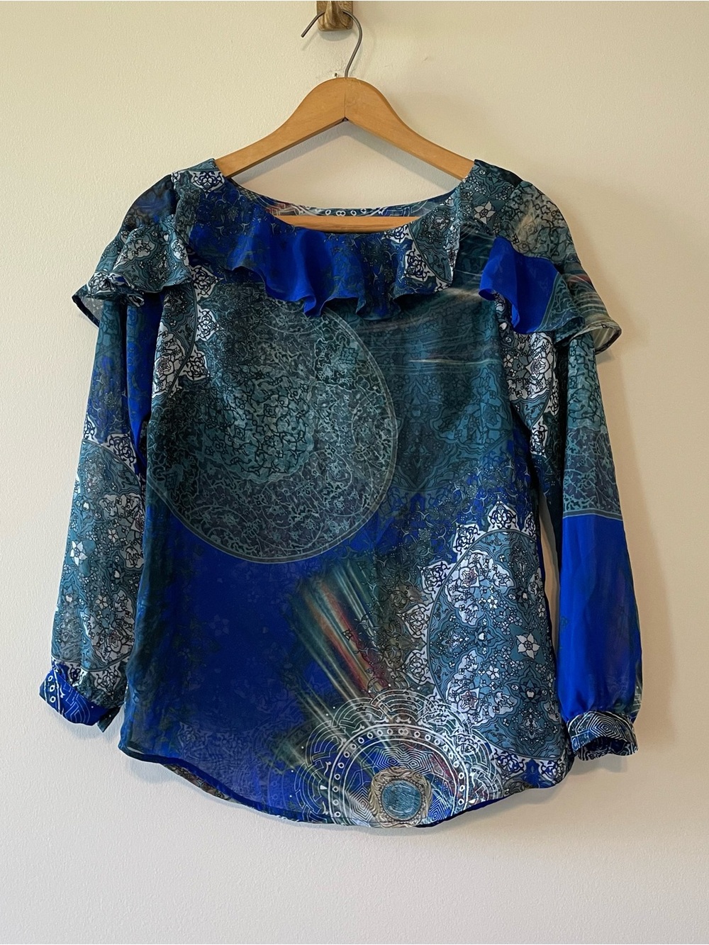 Sheer Ruffle Top Size Small Abstract Print - Picture 2 of 4